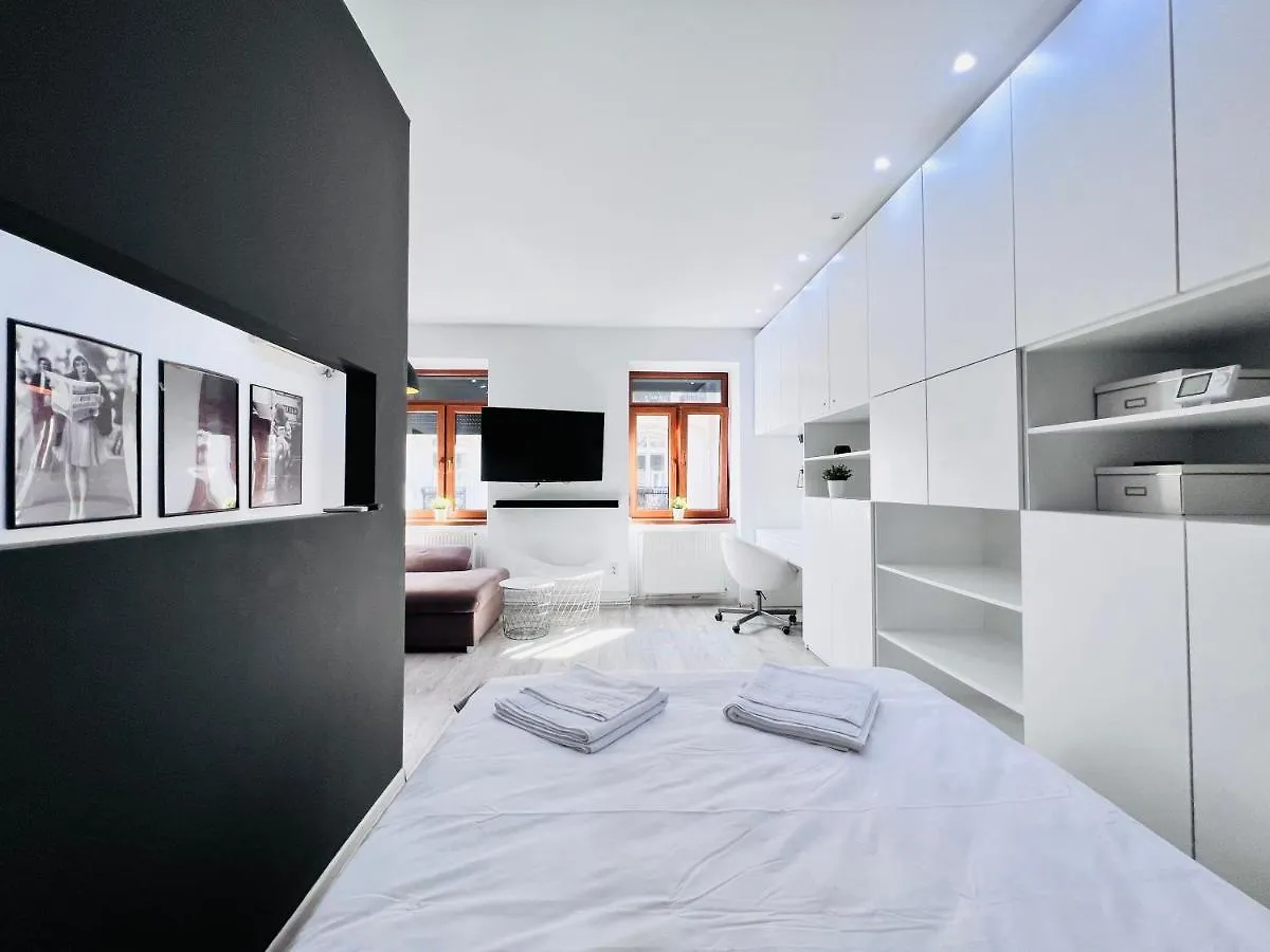 Historical 1R Apartment Near University Square 布加勒斯特